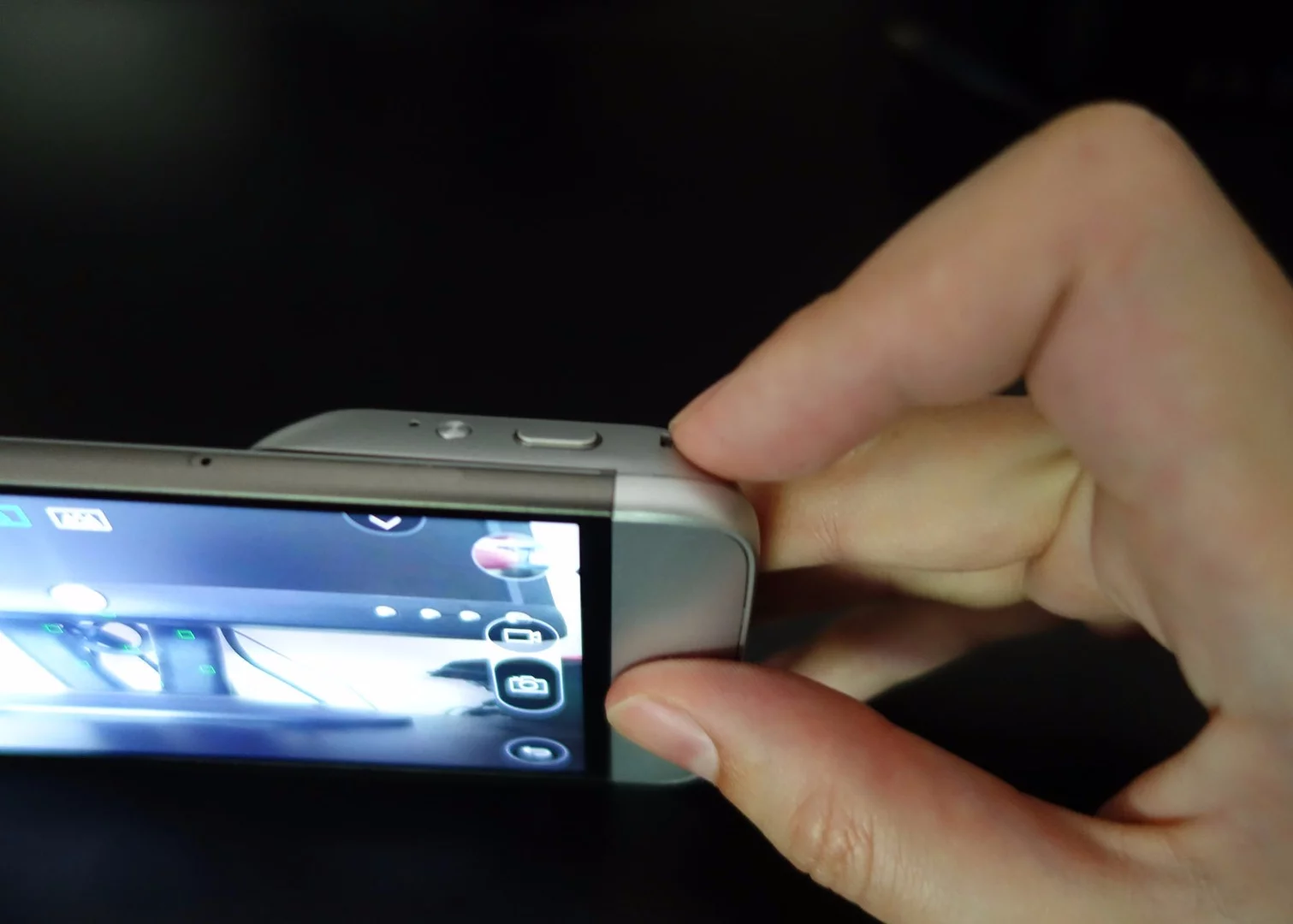 Being able to half-press the shutter button to focus is one of the best features of the Cam Plus