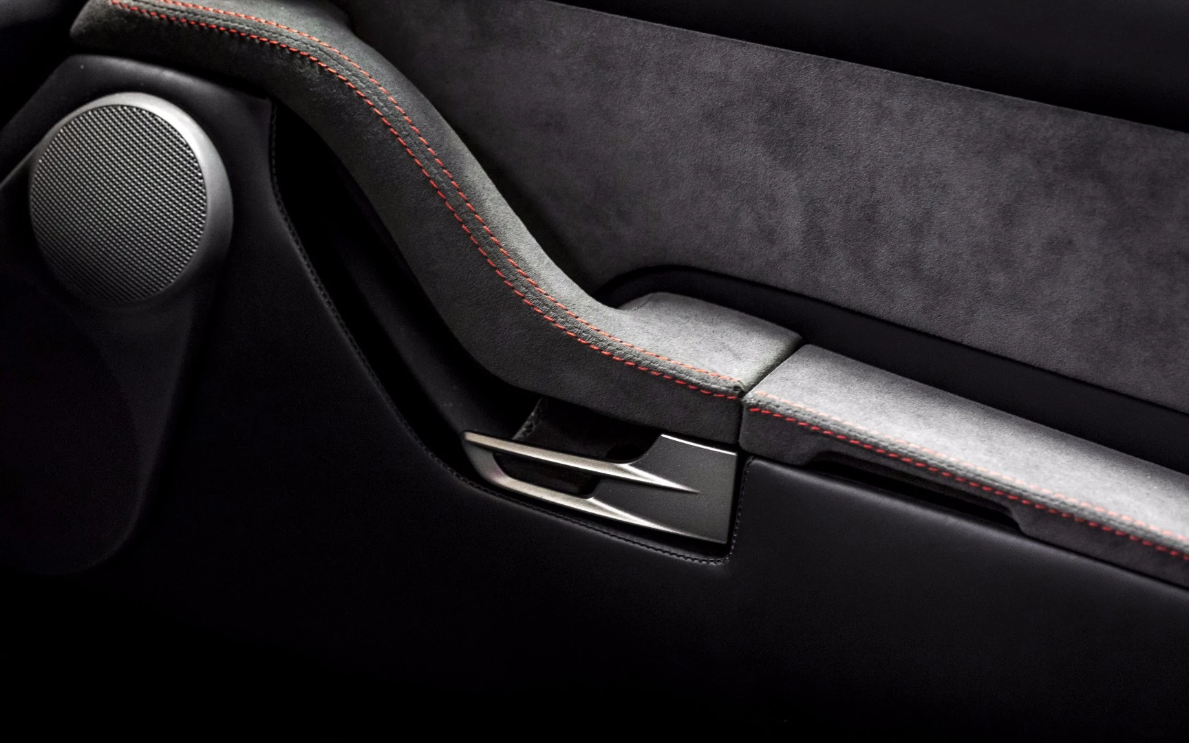 More stunning interior details on the Gunther Werks 400R