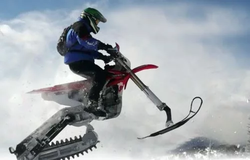 The 2moto snowbike kit in action