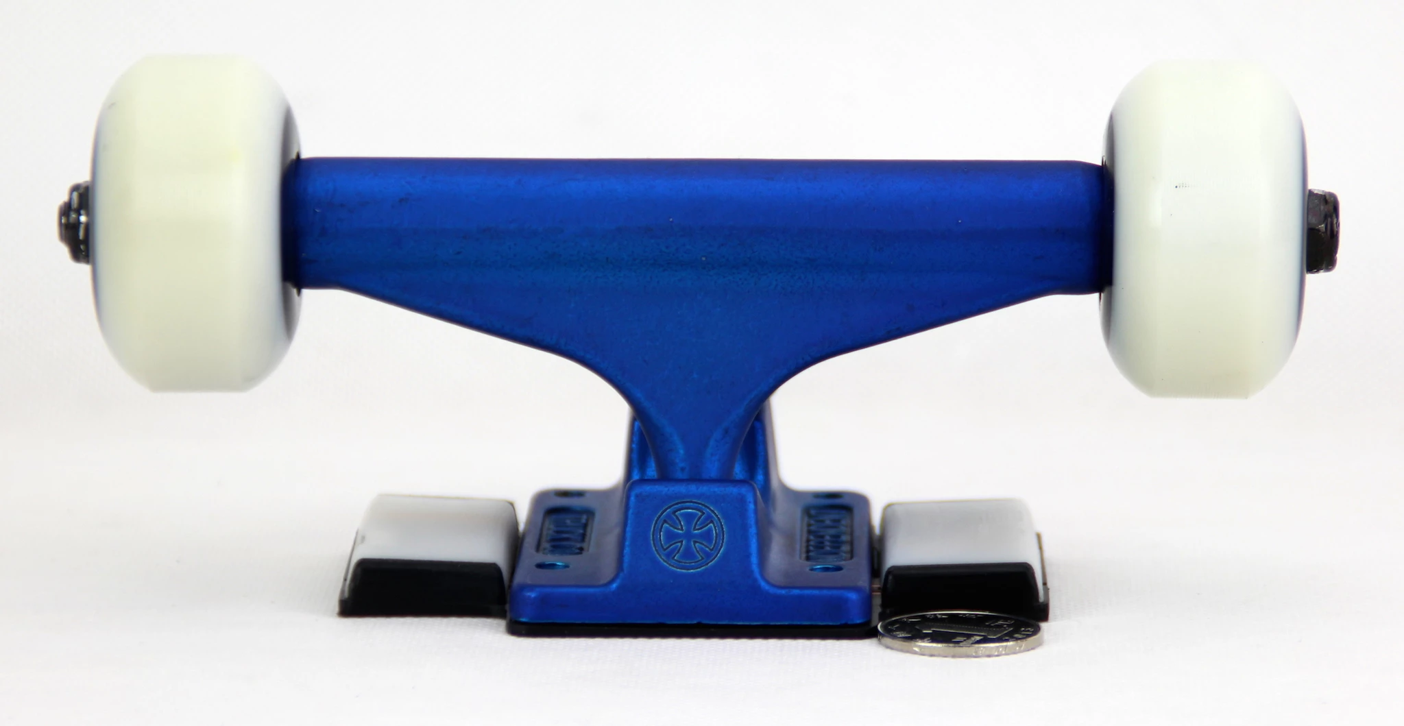 With an accelerometer, gyroscope, microcontroller and Bluetooth 4.0 module built-in, the device is designed to replace the riser pad
