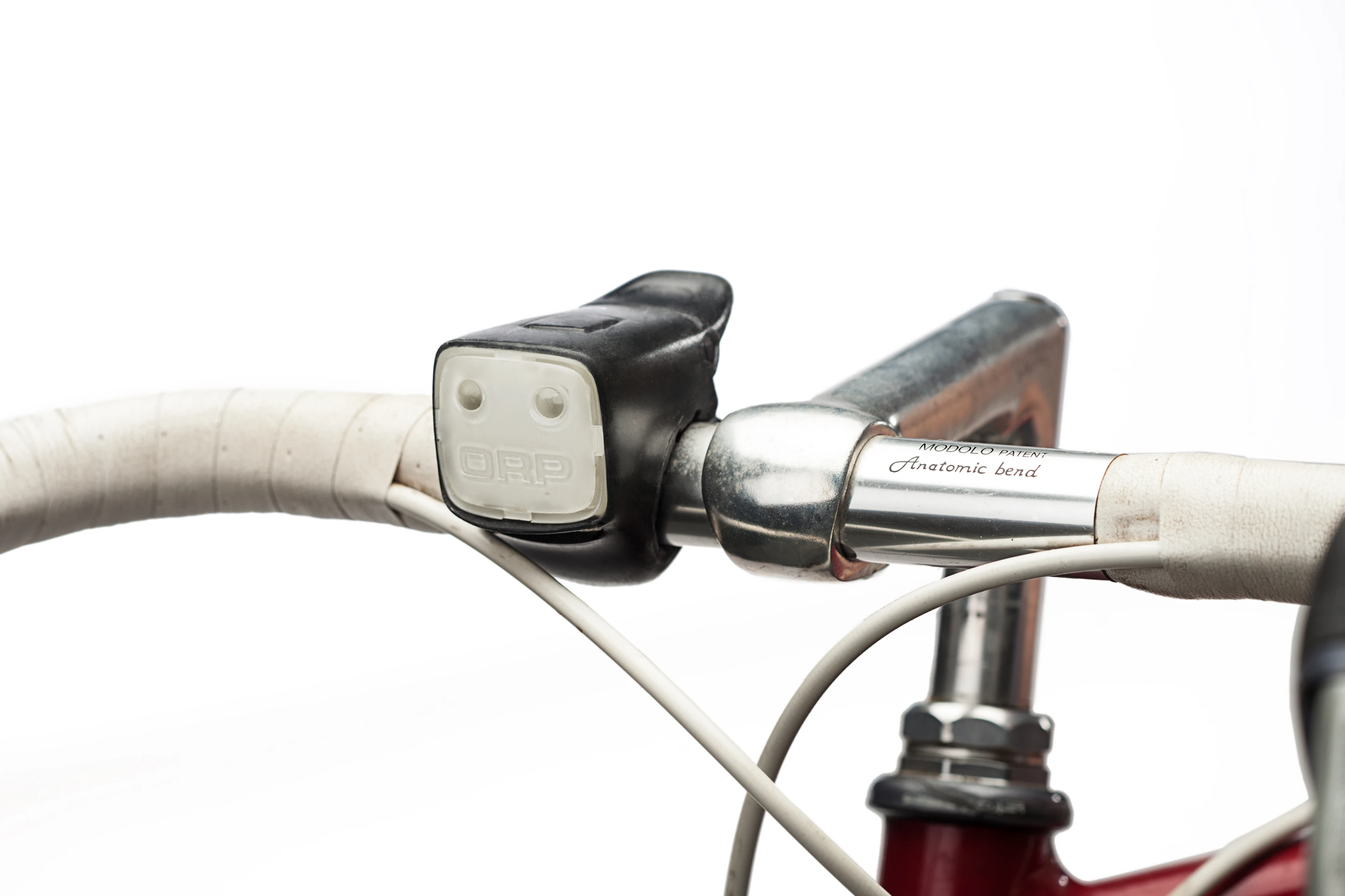 The two small always-on/blink LEDs pump out 87 lumens with a 120-degree cone