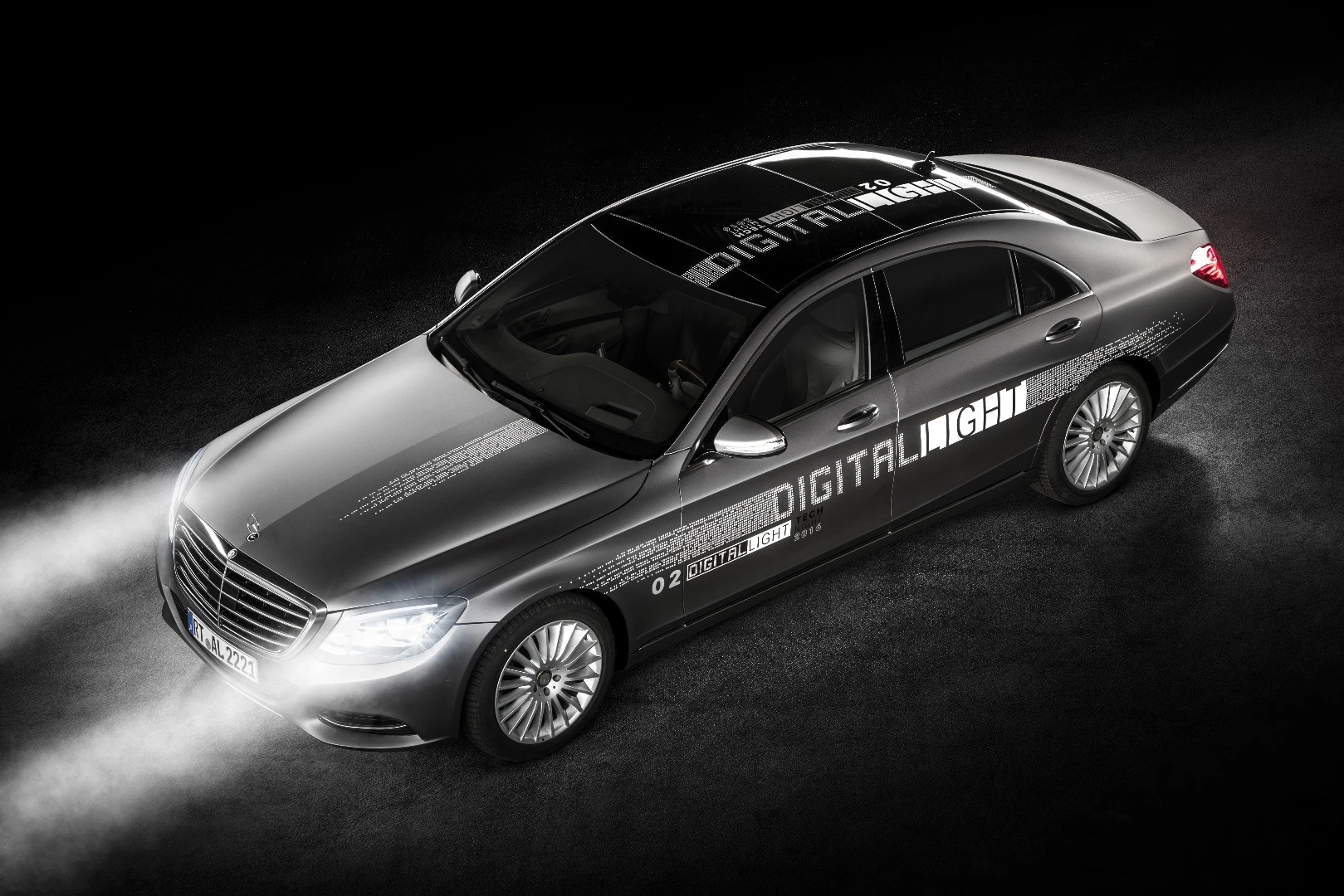 The Digital Light system has the ability to project different objects onto the road