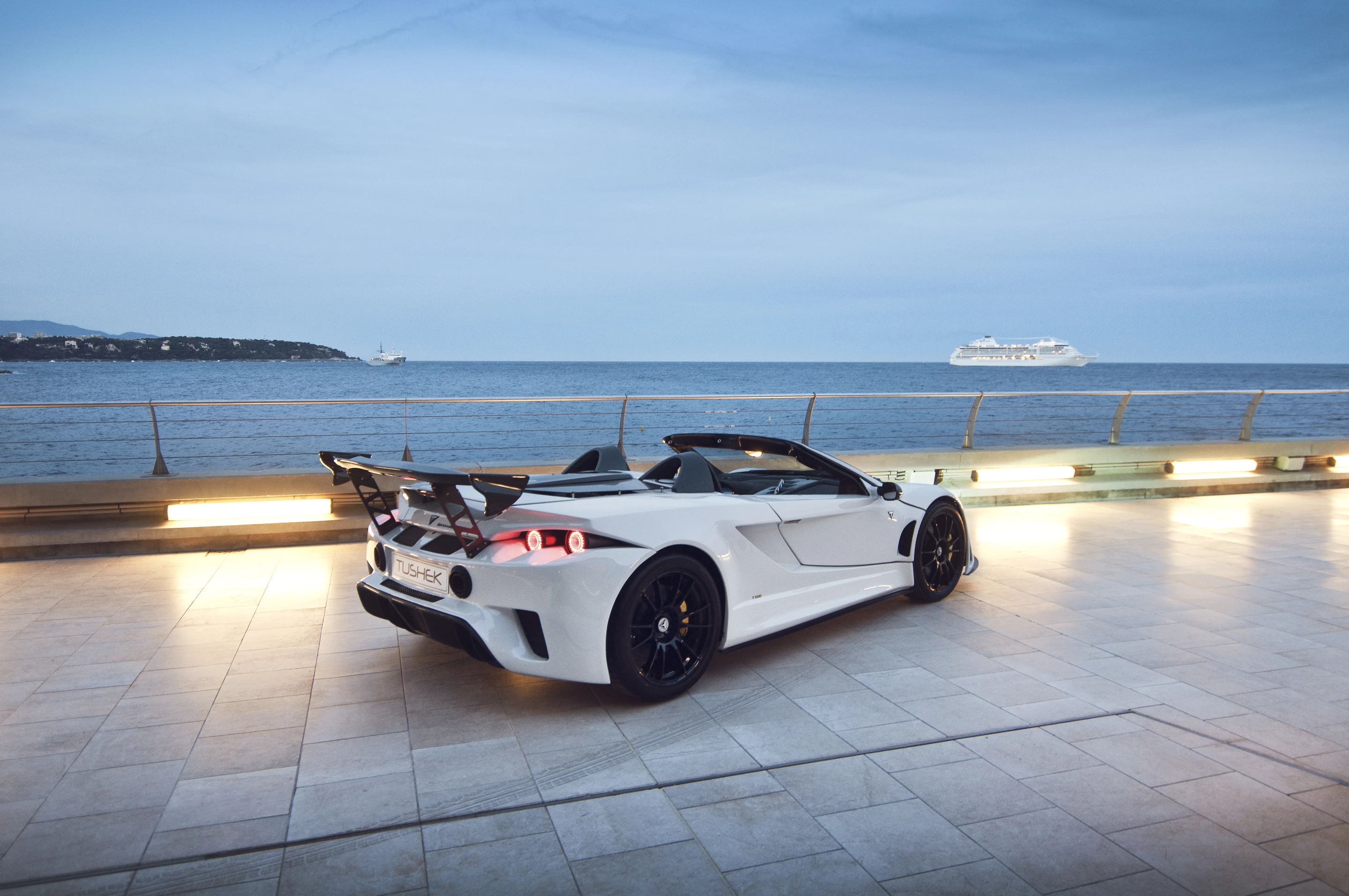 Tushek claims that the T500 hits 62 mph (100 km/h) in 3.7 seconds