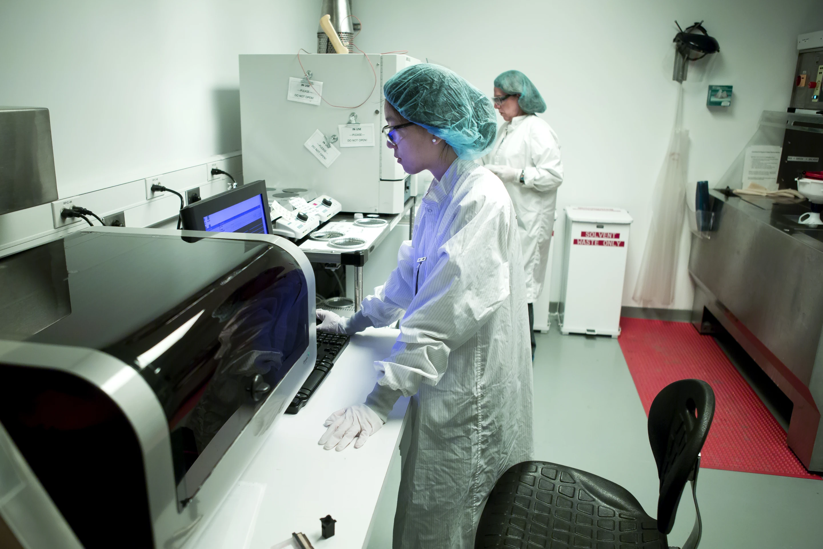 A nanoscale printer is impossible for counterfeiters to obtain, but accessible to industry, a perfect combination to protect goods against counterfeiting