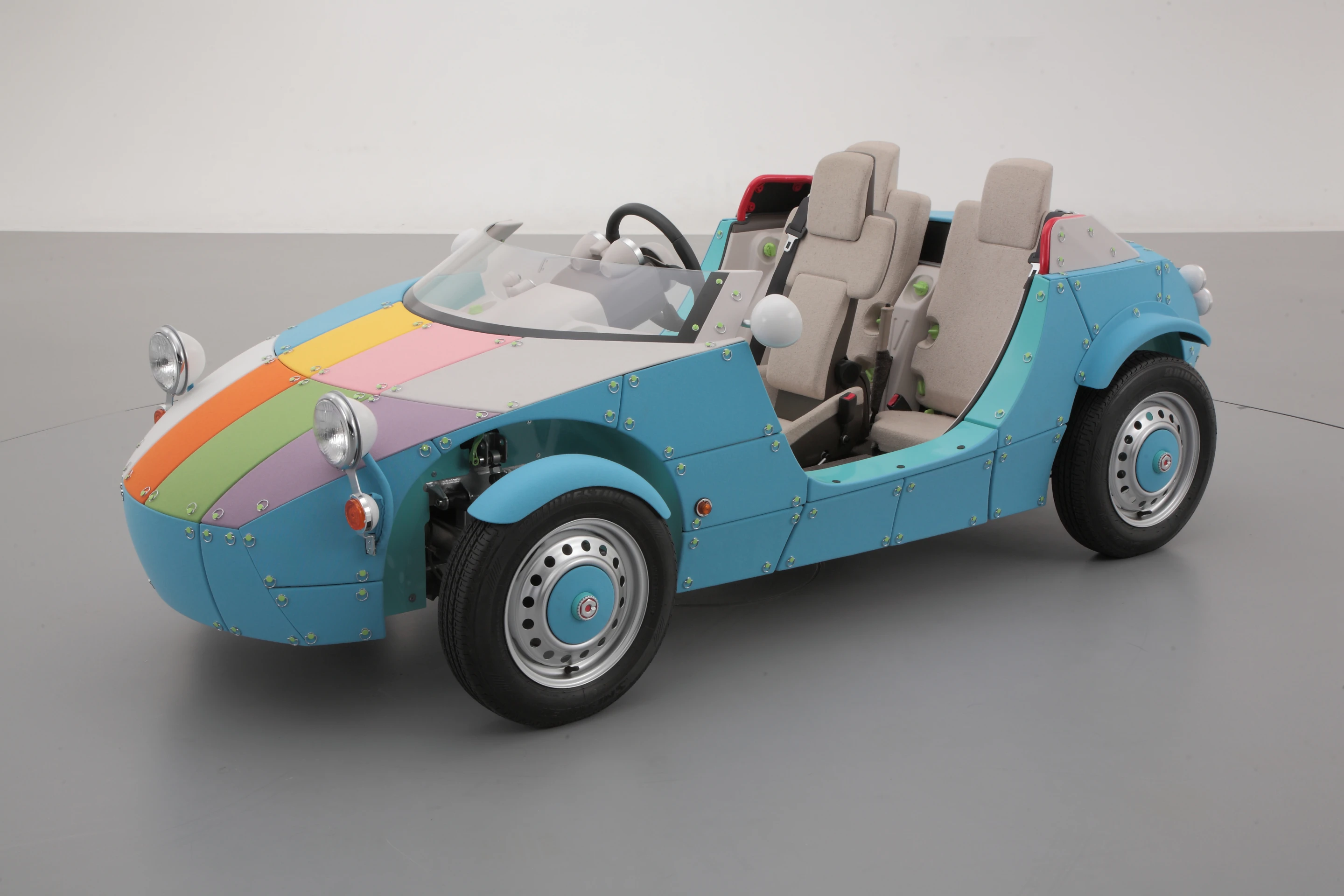 Children can put their hands and minds to work customizing their Camatte57s