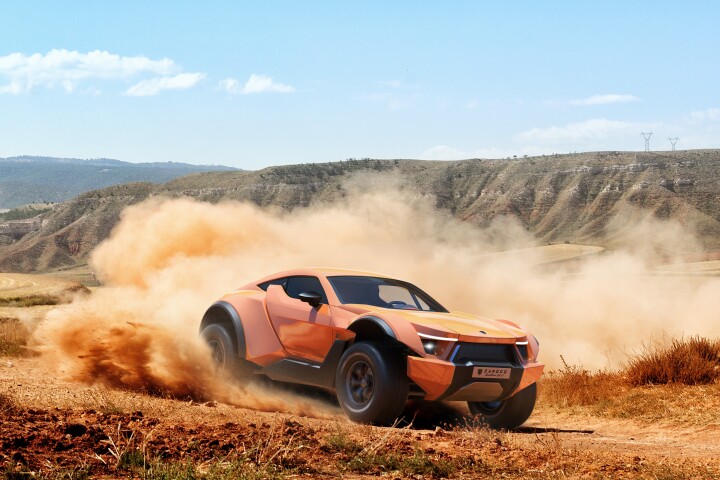 525 horses stampeding across the sand