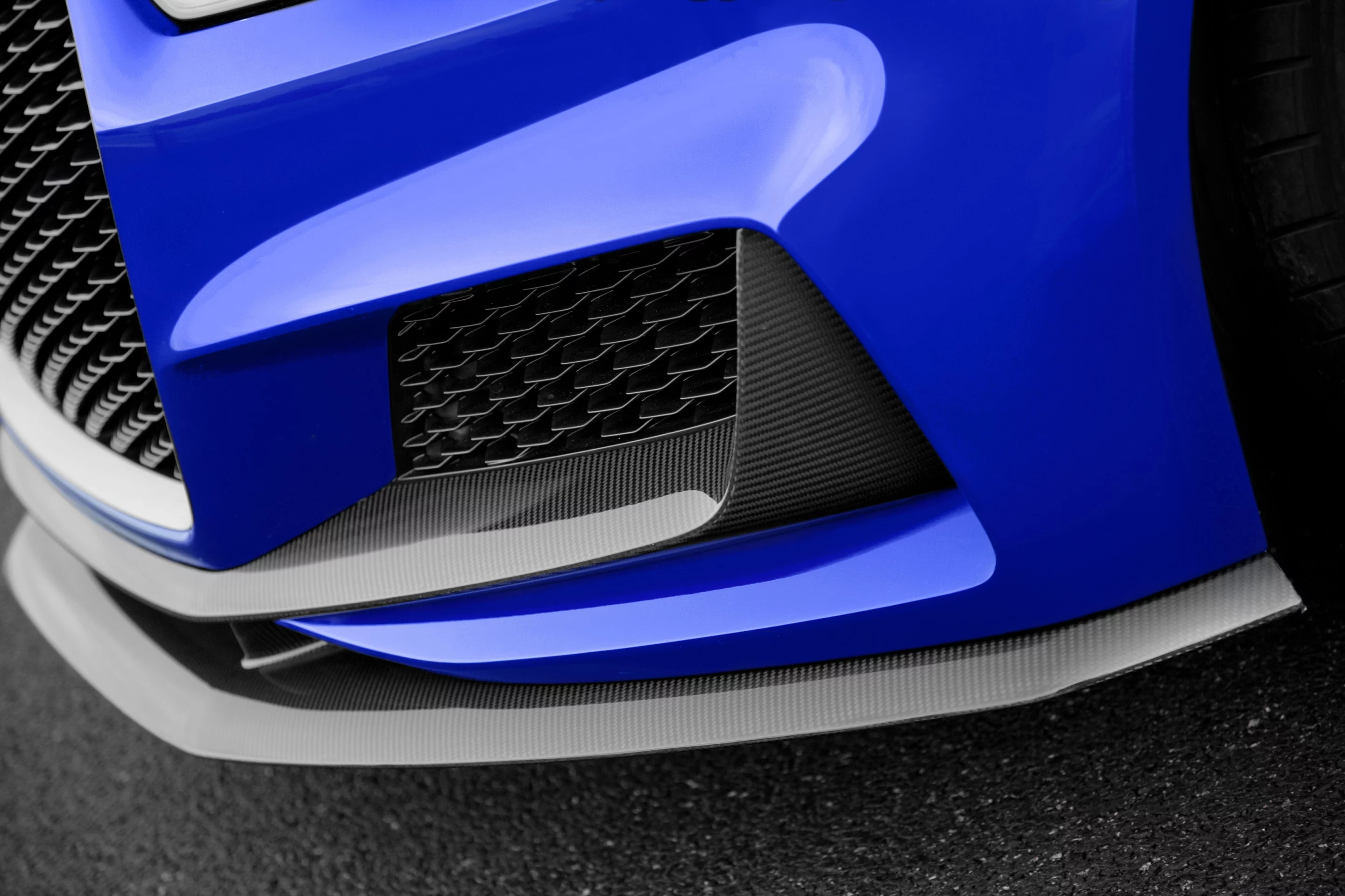 The front CFRP has curved edges that frame the air inlets