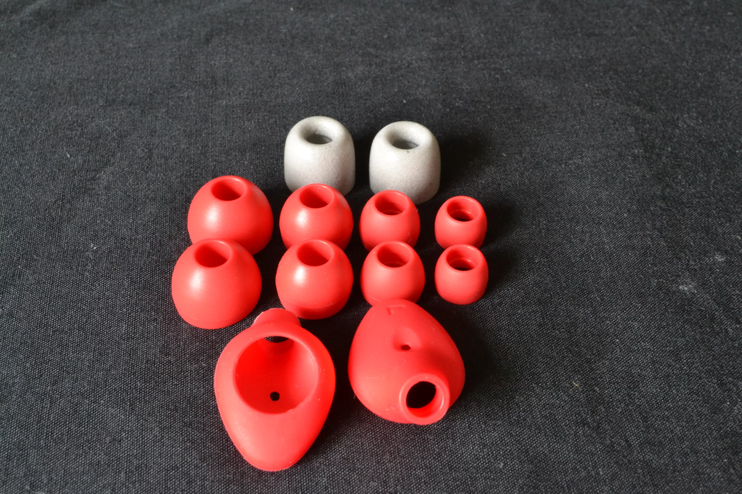 The MS 200s come supplied with four sets of soft silicone tips, a pair of proprietary RightFit tips and some Comply foam tips
