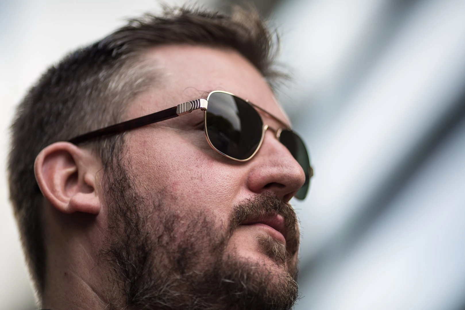 Loz models the Spine Optics frames – but are they making HIM look that good, or vice versa? (Photo: Nick Lavars/Gizmag)