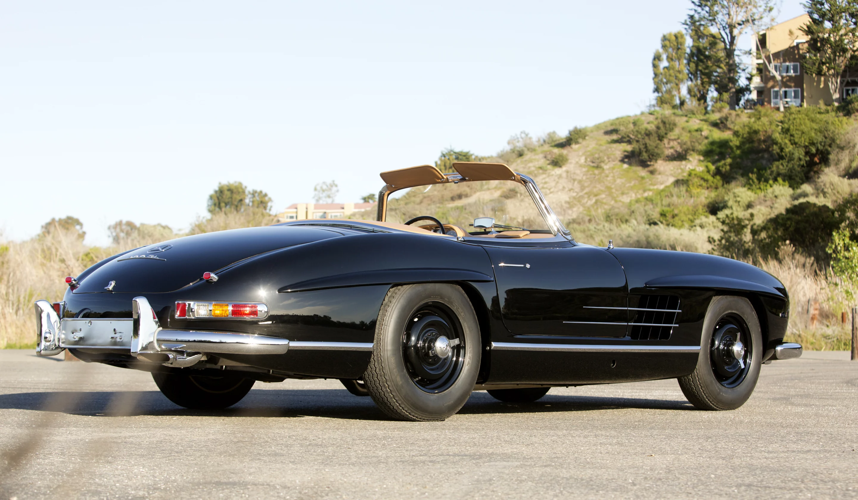 1961 Mercedes-Benz 300 SL Roadster. Auctioneer's Estimate: US$1,300,000 - US$1,600,000. Photo: Pawel LitwinskOfficial Auction Description and Images
