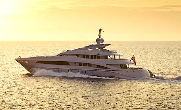 THREE DECK SEMI-DISPLACEMENT OR PLANING MOTOR YACHTS winner Satori