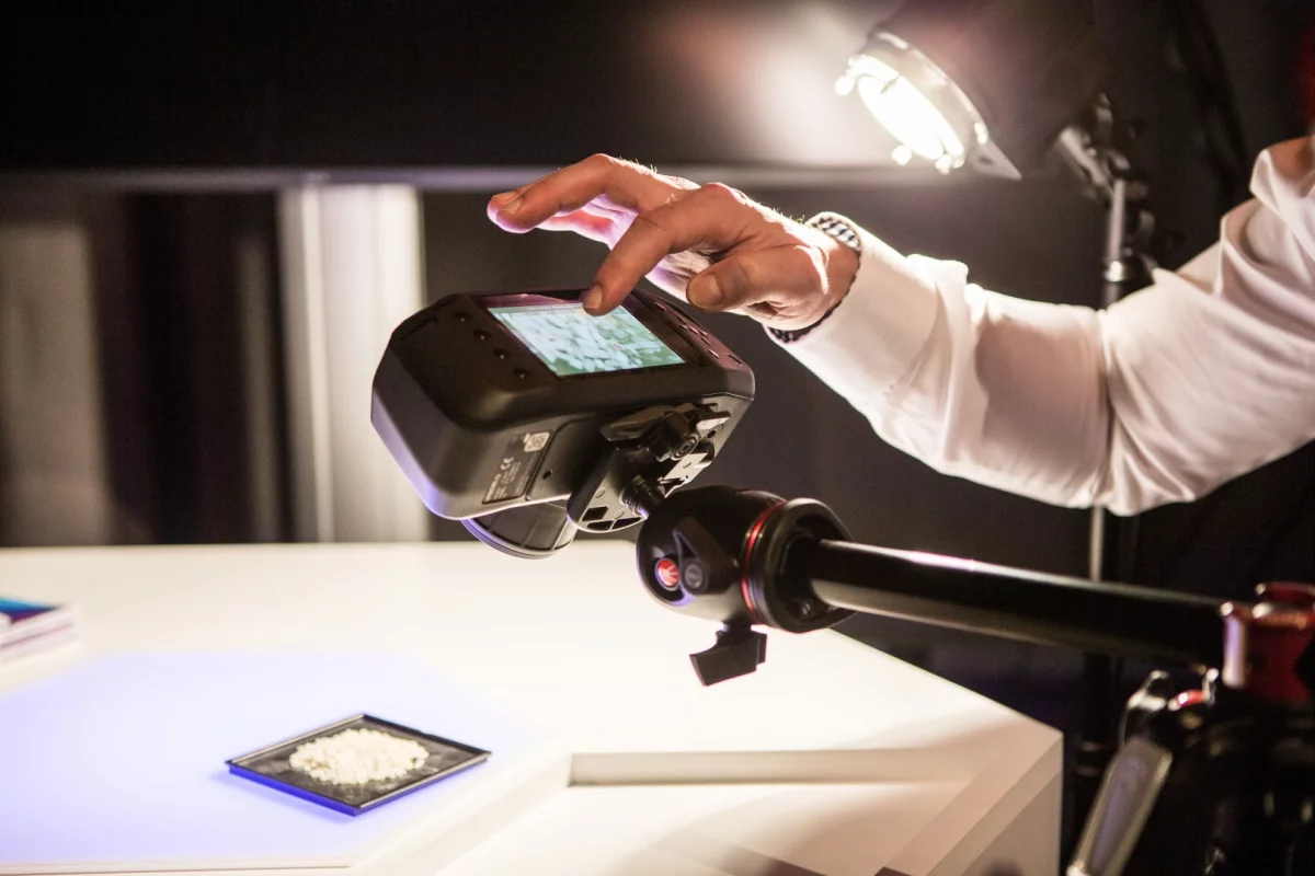 The Specim IQ can perform approximately 100 measurements per charge of its lithium-ion battery