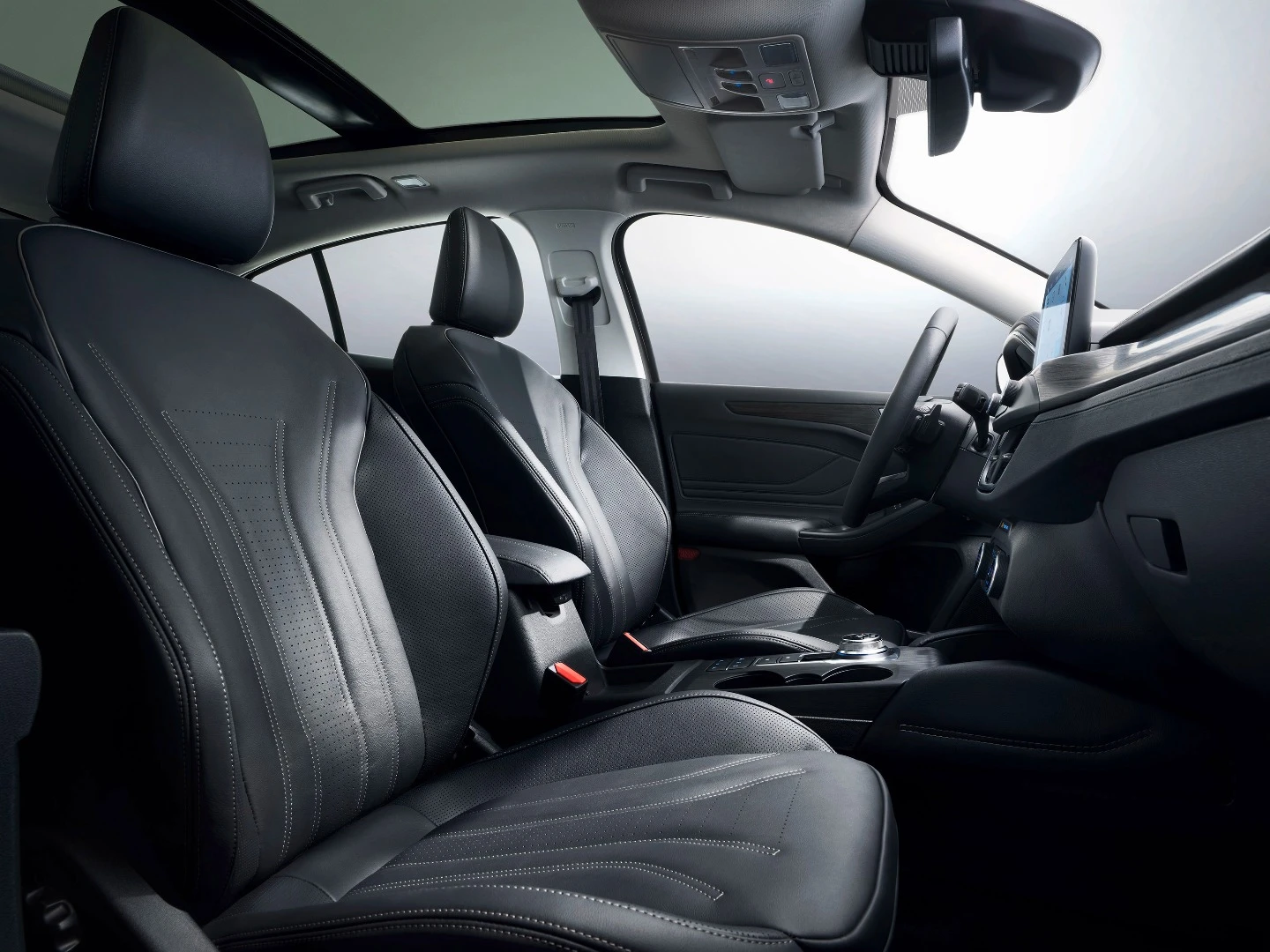 Ford Focus Vignale: interior takes things upscale a notch