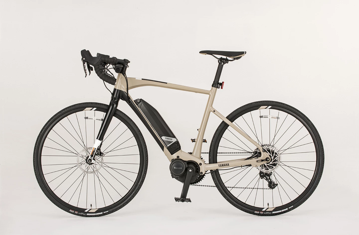 The 700x33c EXO Maxxis Speed Terraine tires come in just the one color option, the appropriately-named latte