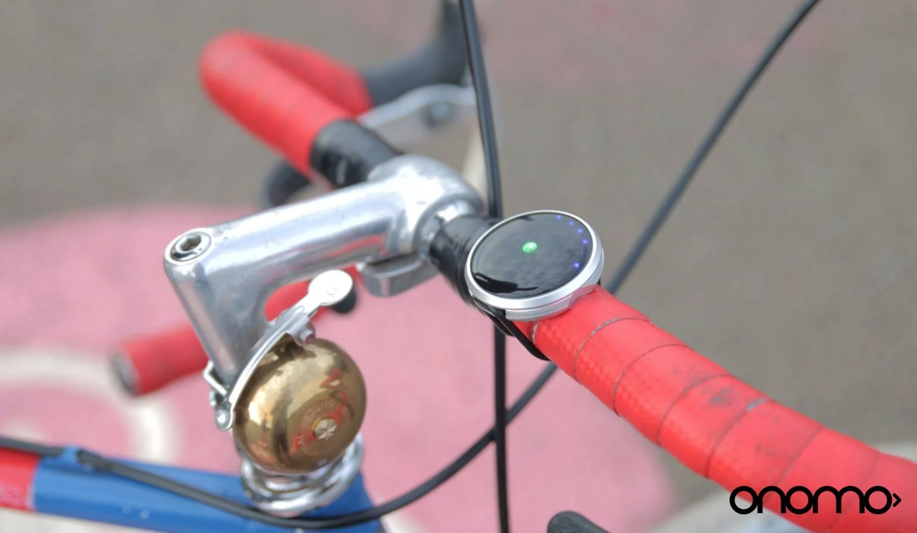 Haize is a small, circular navigation device that can be mounted on the handlebars of any bike