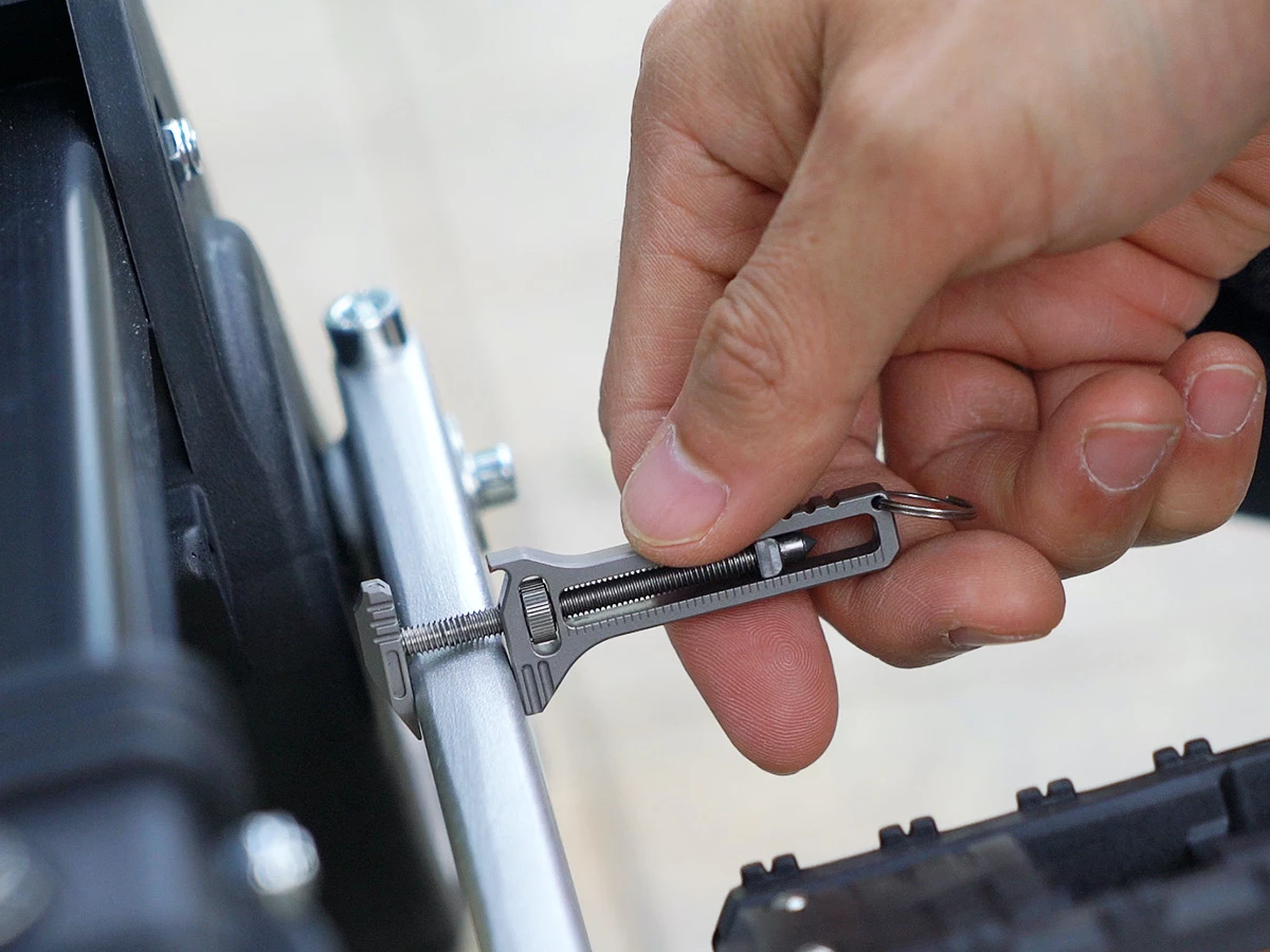 The TiSpanner can be used as a caliper-type measuring tool