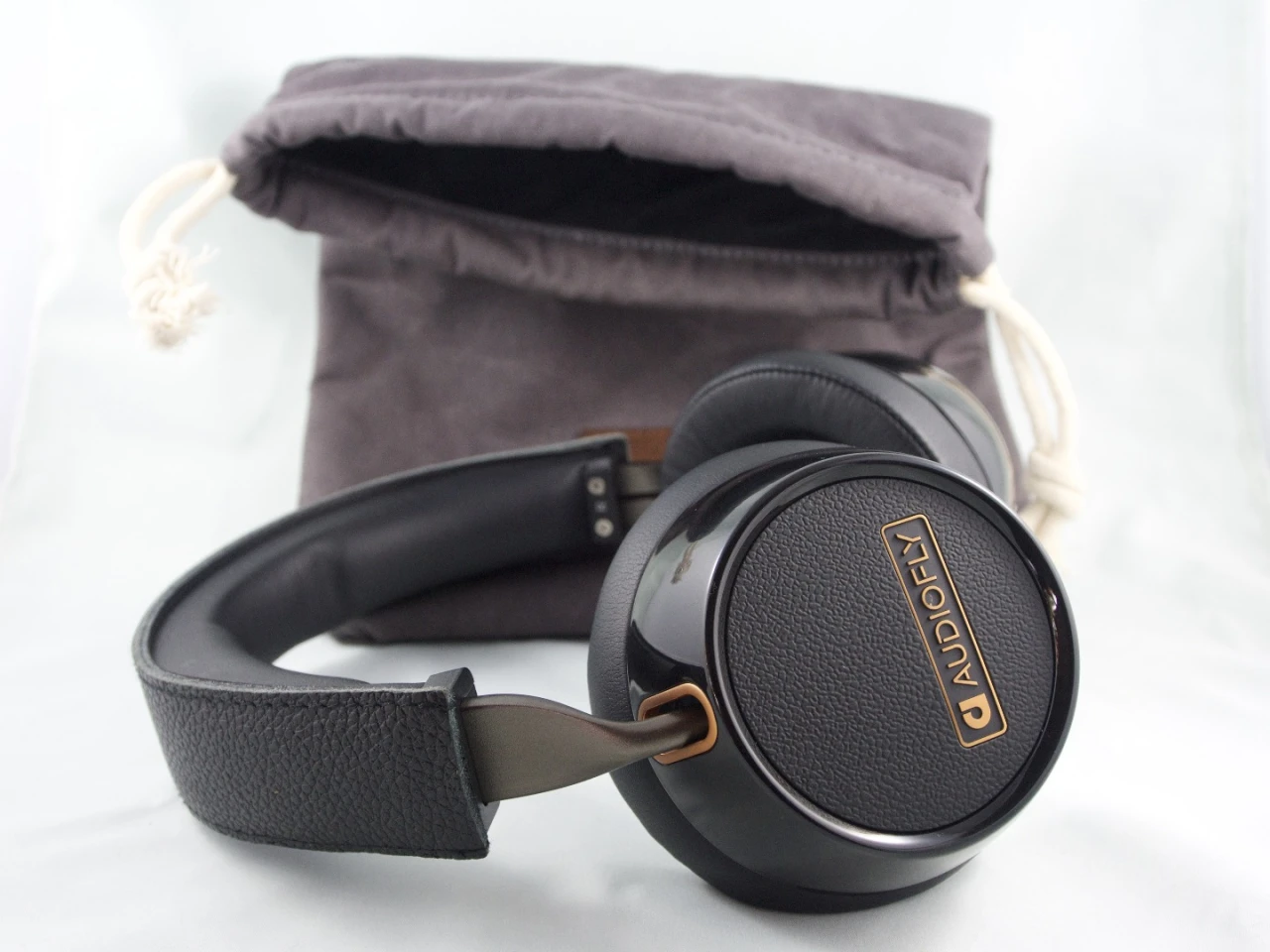 The AF240s ship with a snug waxed canvas carry ba - good for scratch prevention, and not much else