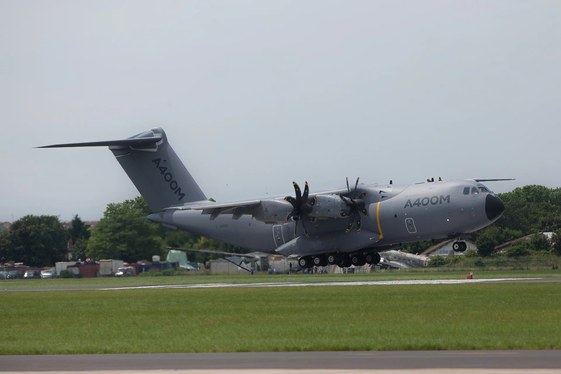 Airbus A400M Atlas heads in for touchdown (Photo: Noel McKeegan/Gizmag)