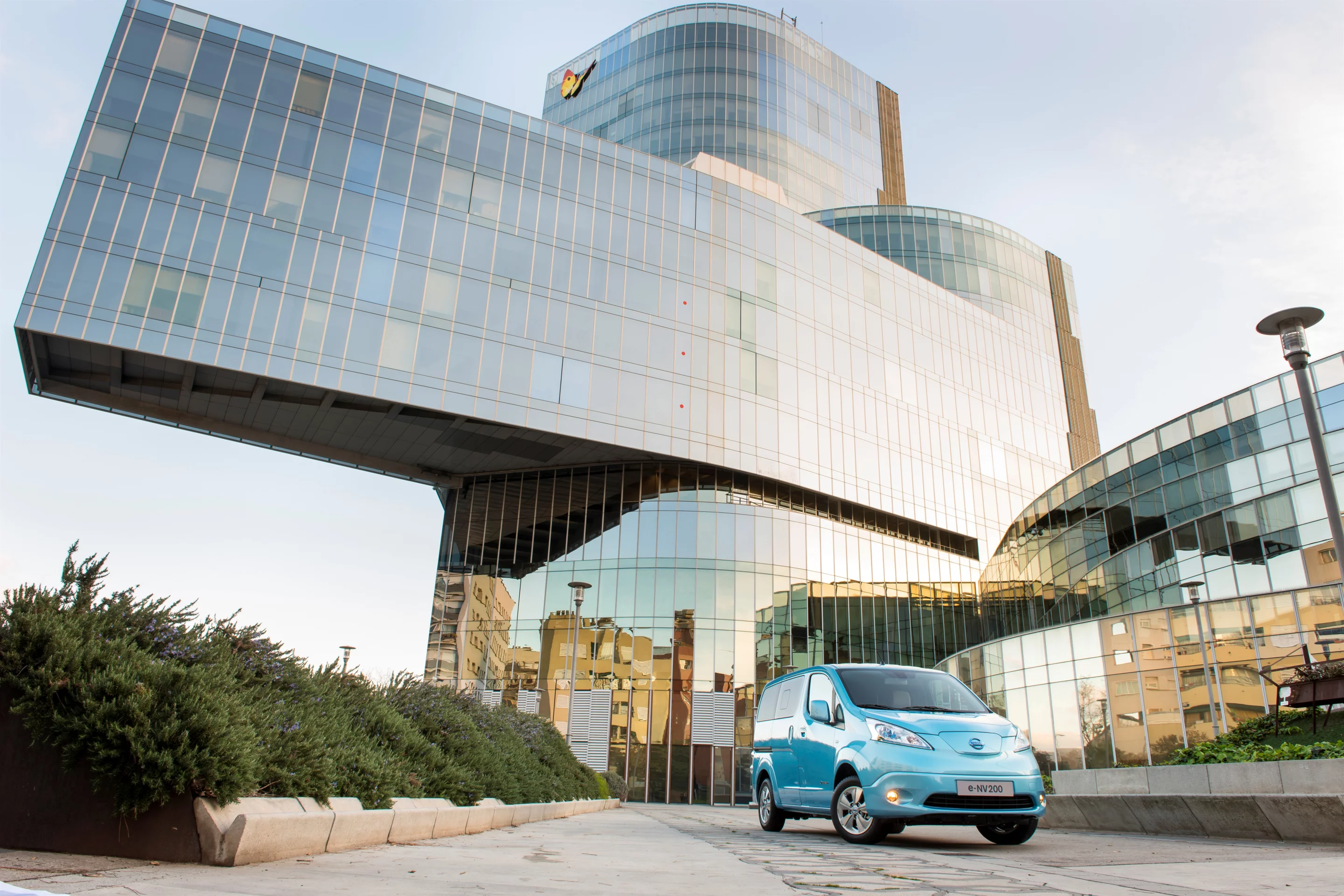 Nissan's e-NV200 boasts an homologated NEDC range of 170 km (106 miles)