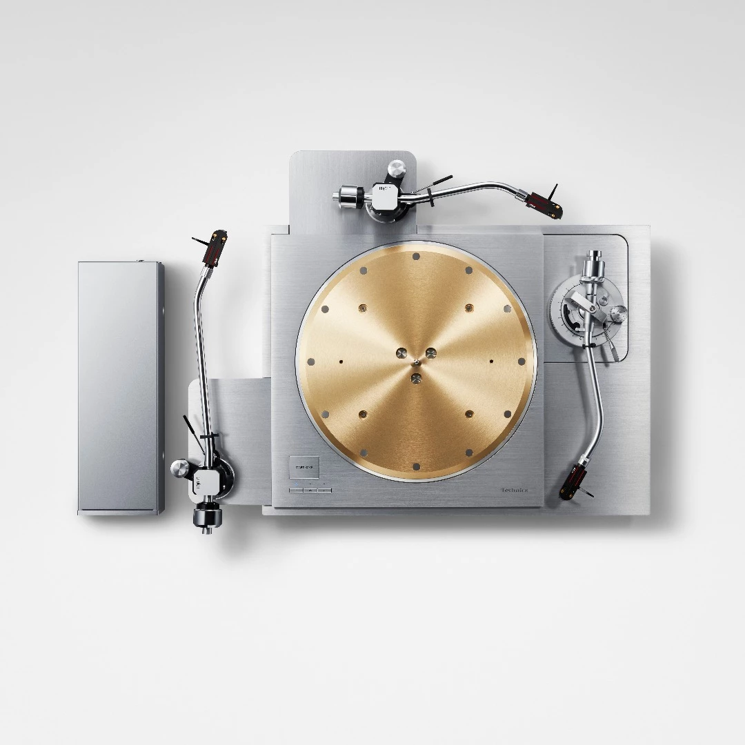 The SP-1000R turntable system comes with a static balance S-type tonearm but an optional tonearm base is available for audiophiles wishing to use up to two more third party tonearms