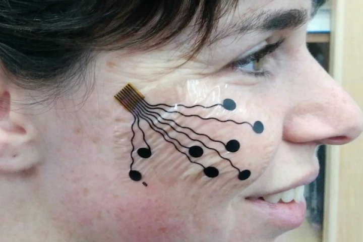 TAU researchers have developed an electrode that applies to the skin like a temporary tattoo and monitors muscle activity