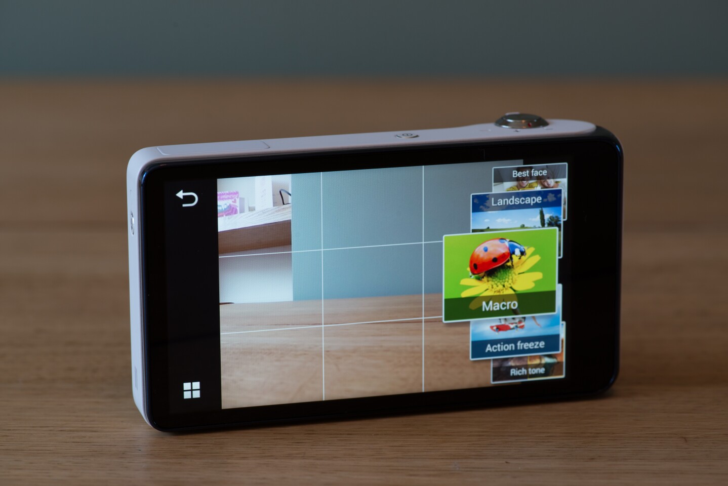 Smart mode on the Samsung Galaxy Camera gives you the option to use one of 15 presets