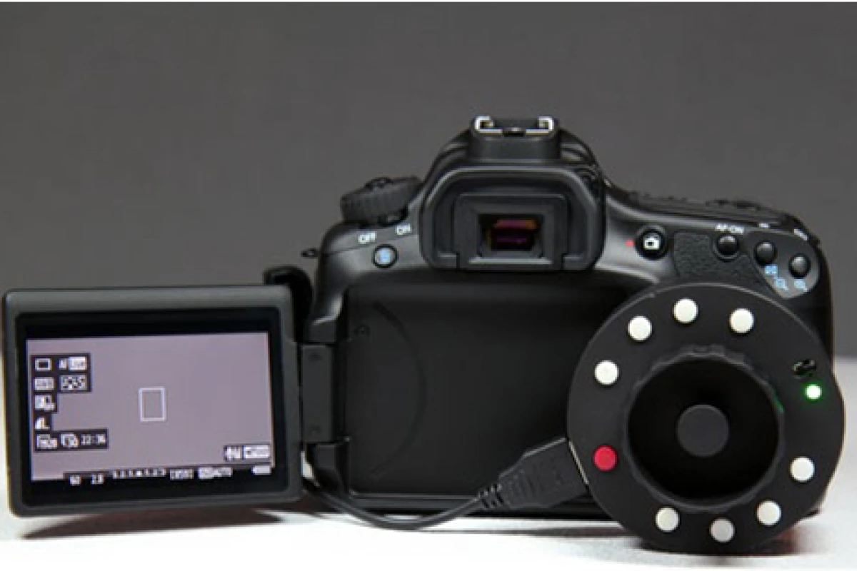 The Okii Systems USB Follow Focus works with many Canon EOS DSLRs (shown here with the EOS 60D)