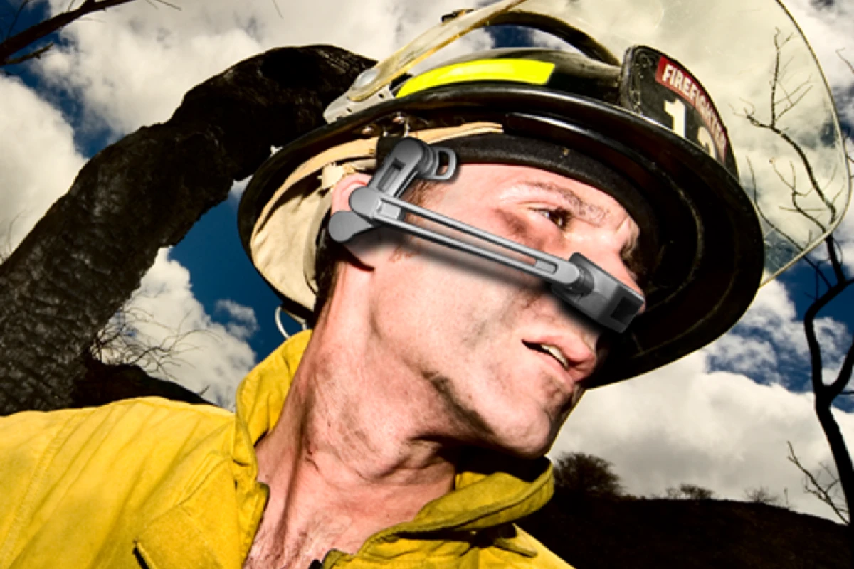 The Golden-i 3.8 headset is a wearable, hands free computer interfacing device for professionals and first responders