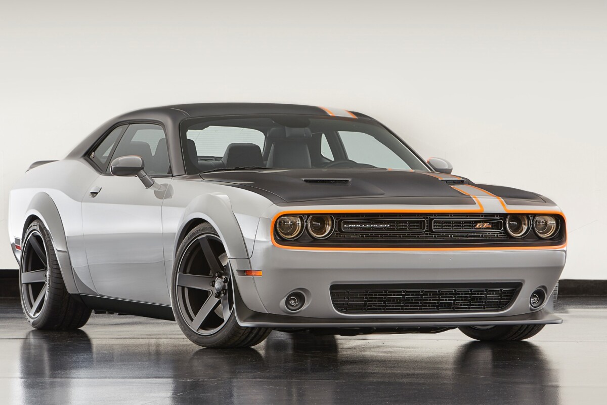 Few things for American muscle car fans can elicit the kind of drooling that a Dodge Challenger GT with all-wheel drive can