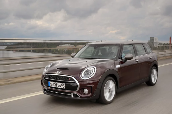 The new Mini Clubman has a noticably stretched body and roof-line