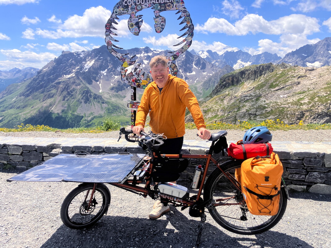 Man builds solar e-bike to cross the Alps – France-to-China up next