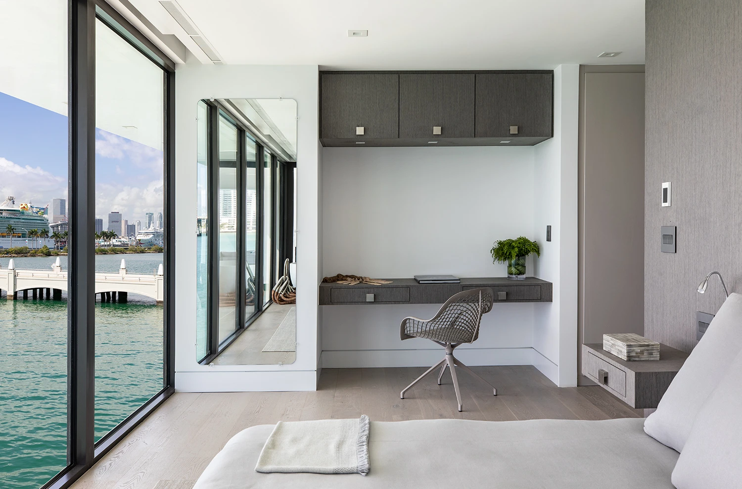The interior design of the Arkup #1 model pictured was handled by Brazil's Artefacto