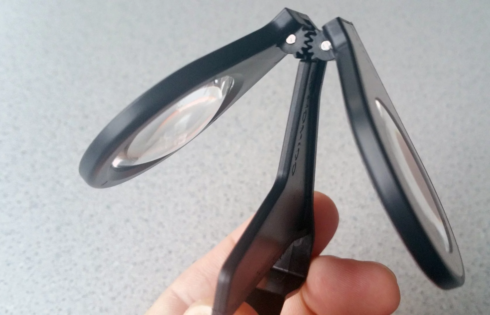 The The Homido Mini's lenses fold out on toothed hinges, holding position well