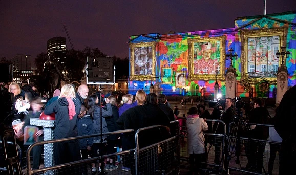 In all, 32 mosaic animations including large portraits of Queen Elizabeth II were projected using 24 Creative Technology video projectors (Photo: Mazaika.com)