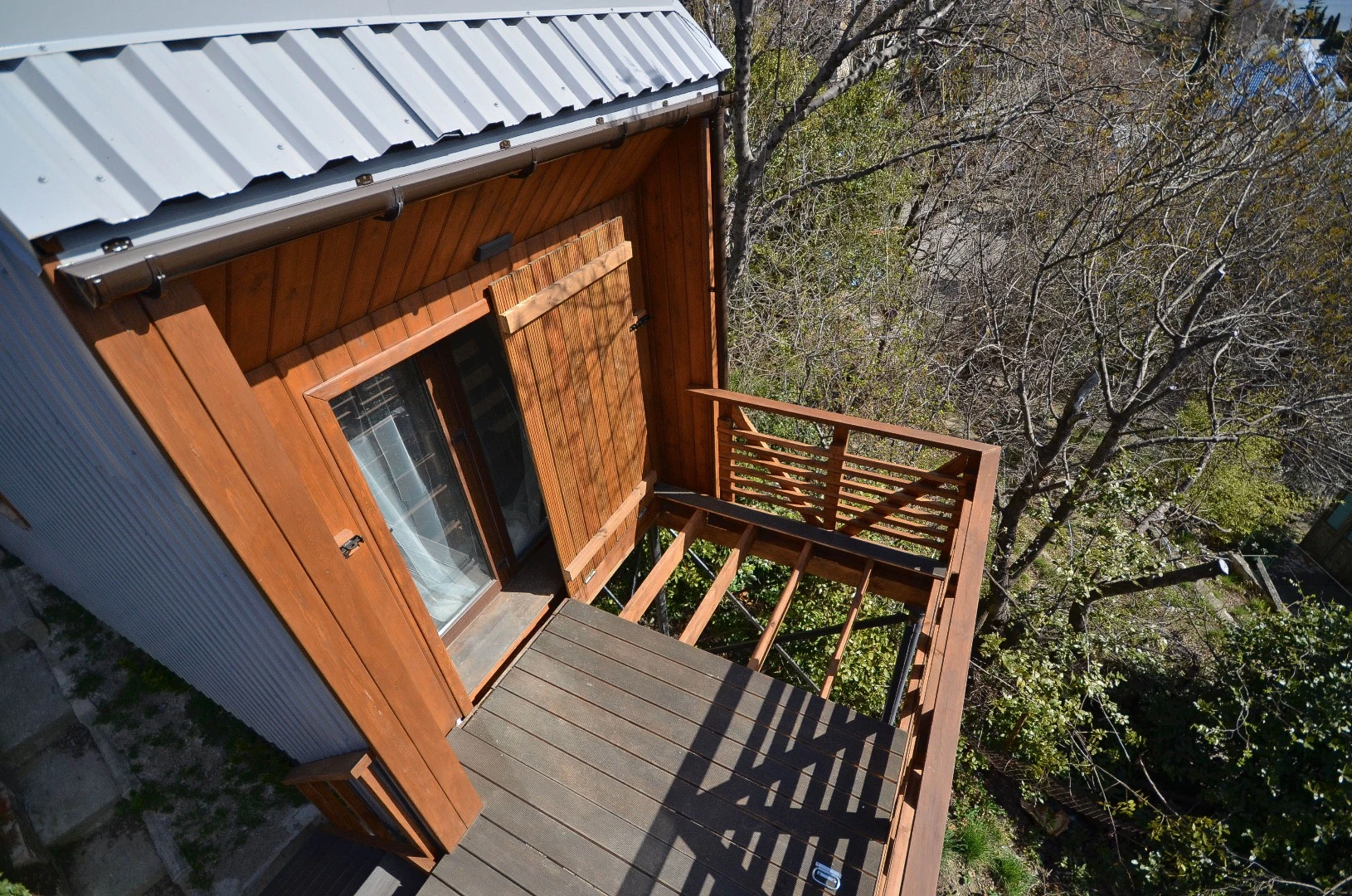 The S22's deck can be raised to protect the glazing