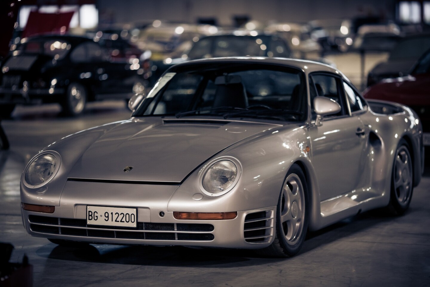 The 1988 Porsche 959 'Komfort' sold for €1,008,000 ( $1,069,085)