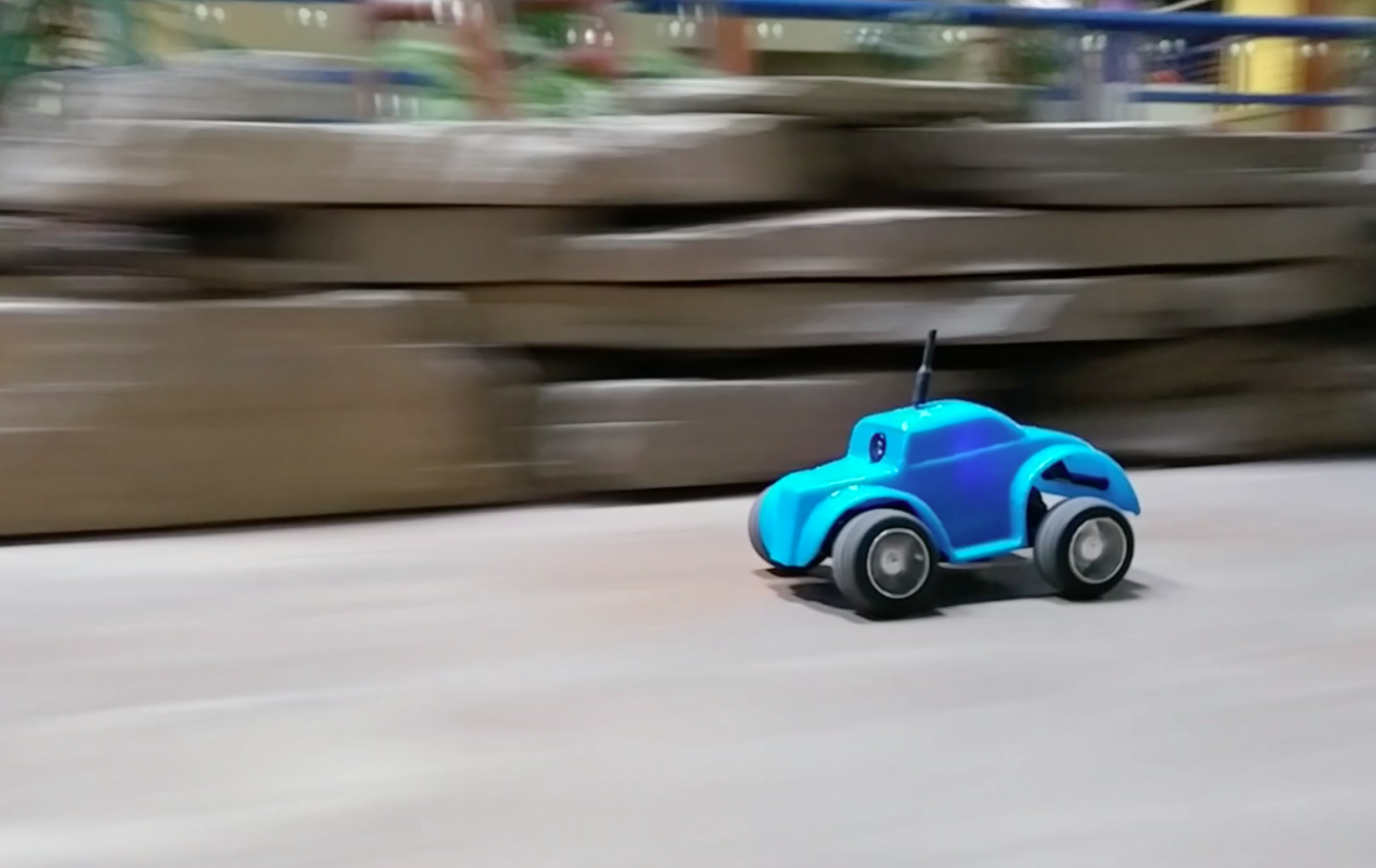 Each Gnarly Racer is 2.5 inches tall by 5 inches long (6.4 x 12.7 cm), has a top speed of 20 mph (32 km/h), a radio range of 250 ft (76 m) and can run for over 15 minutes per charge of its 200-mah battery