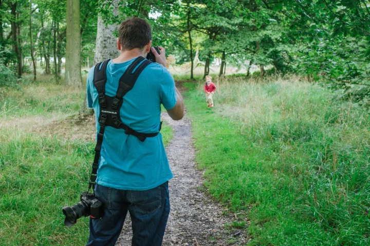 Gizmag reviews the Custom SLR Dual Camera Strap