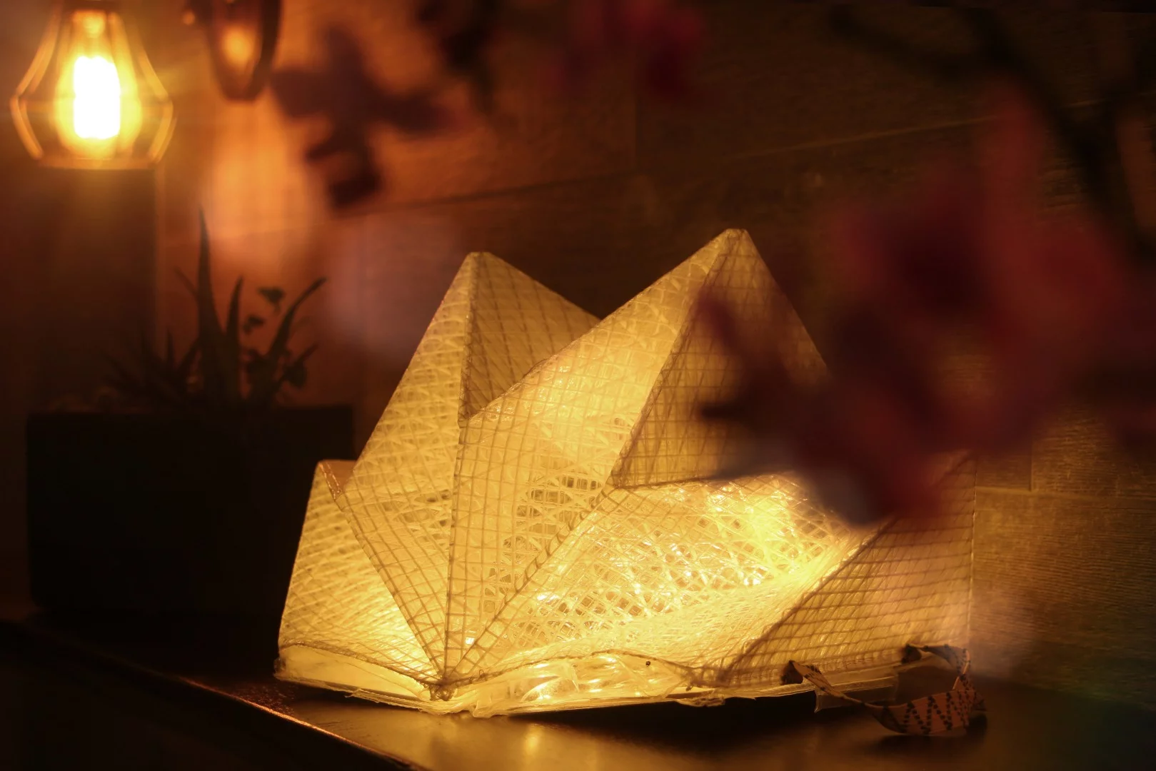 Qwnn can charge two mobile phones from a full battery