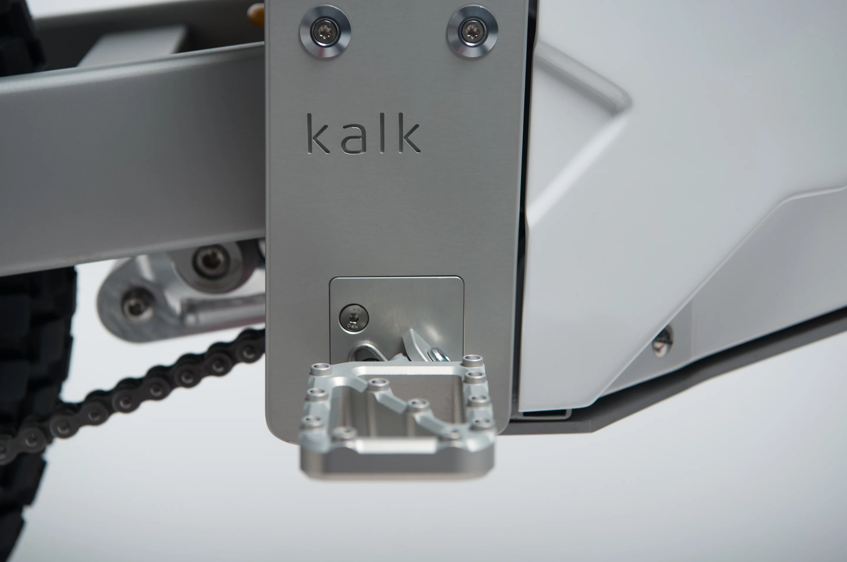 No pedals here, the Kalk is all motor power