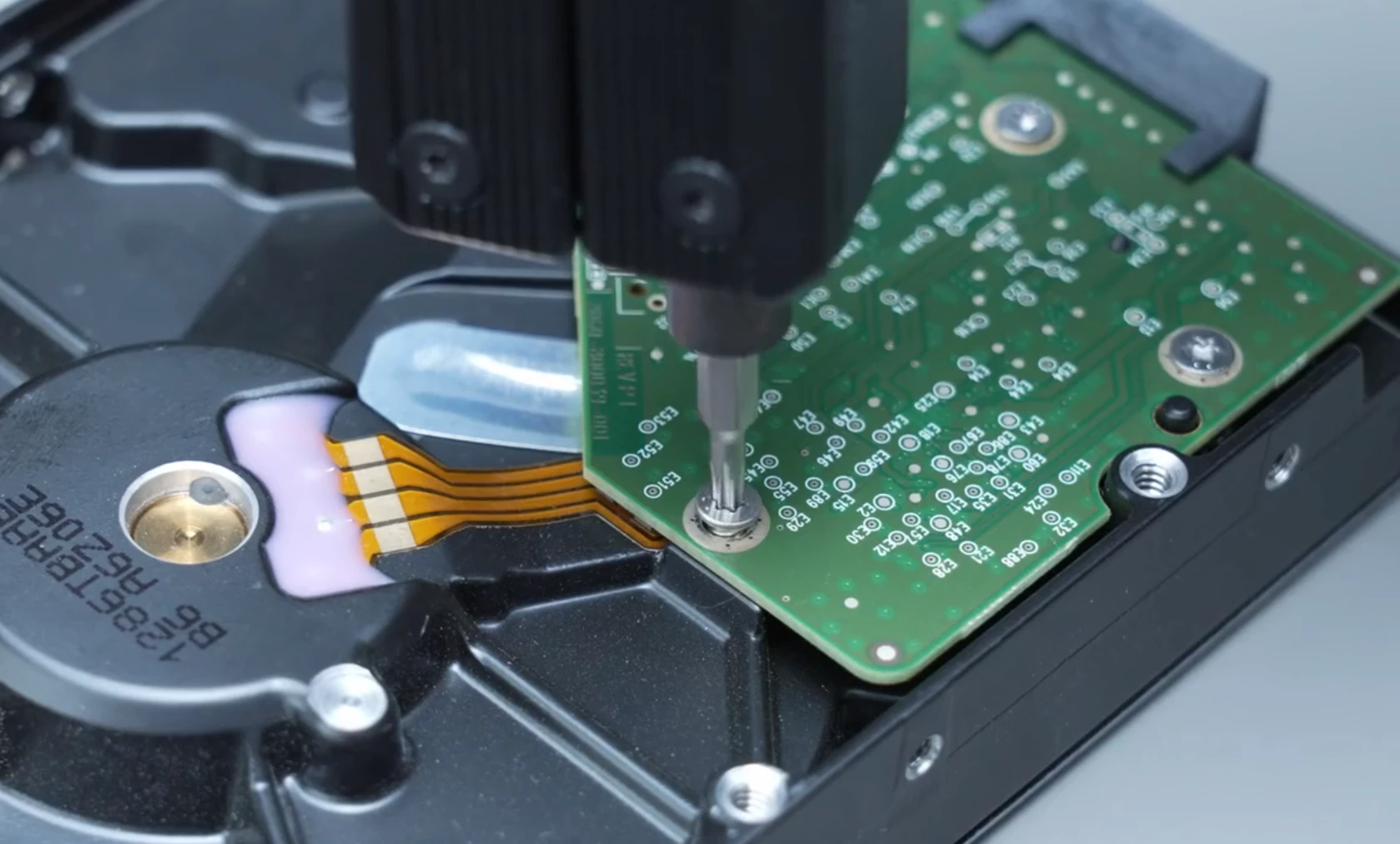 The Nextool Gemini multitool appears optimized for small tasks with electronics, small mechanical equipment and more