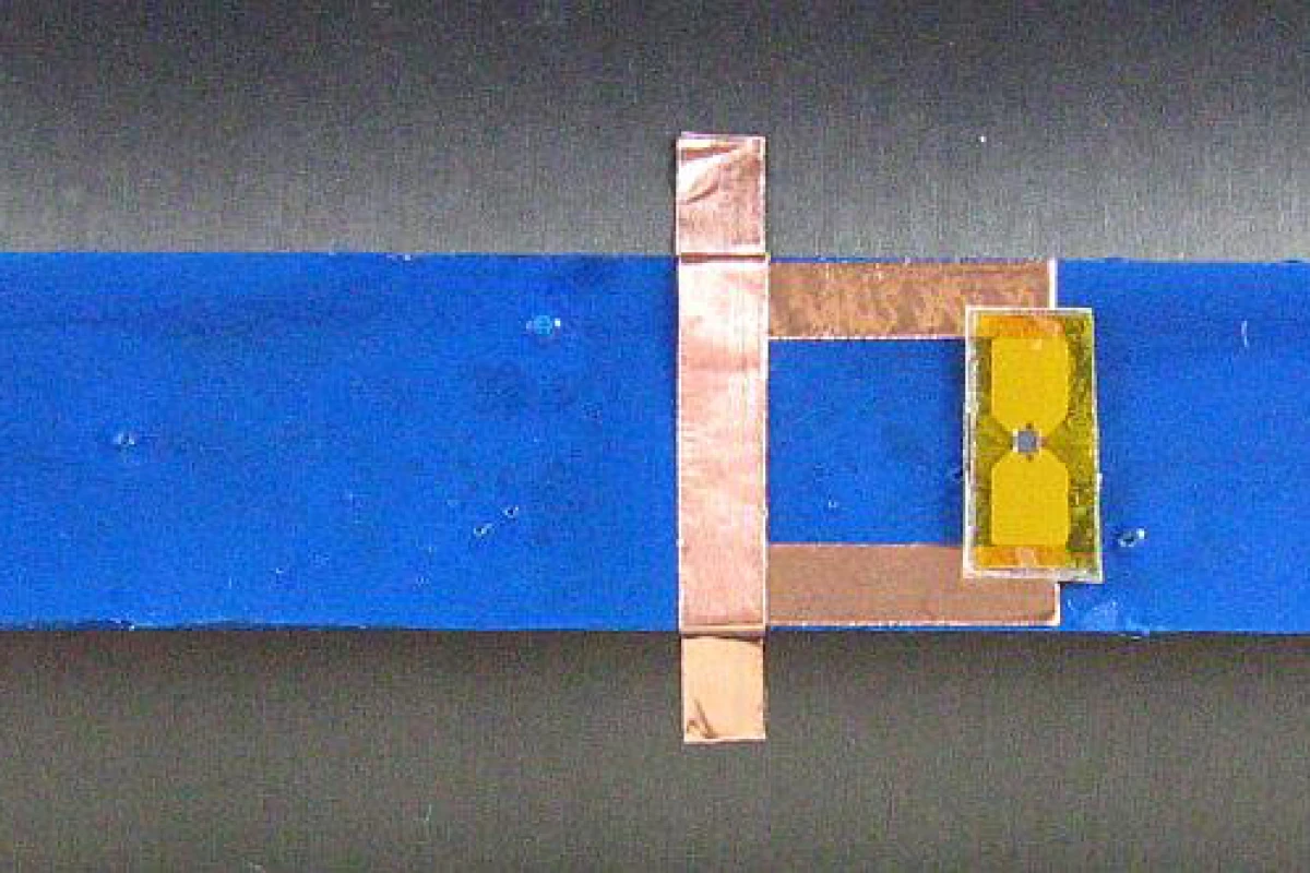 A new type of radio frequency identification (RFID) tag doesn't have an antenna of its own, but instead uses the metal object that it's attached to as its antenna