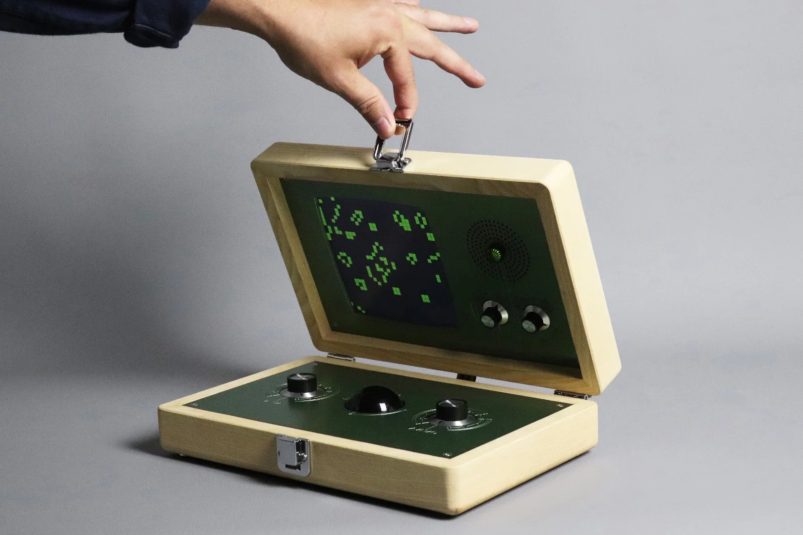 Musicians begin by selecting cell patterns using the dials and then letting the synth sounds evolve