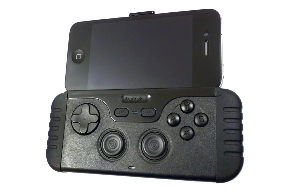 The iControlPad Bluetooth gaming controller offers mobile gamers a similar level of control for smartphones, tablets, and computers as that experienced on consoles