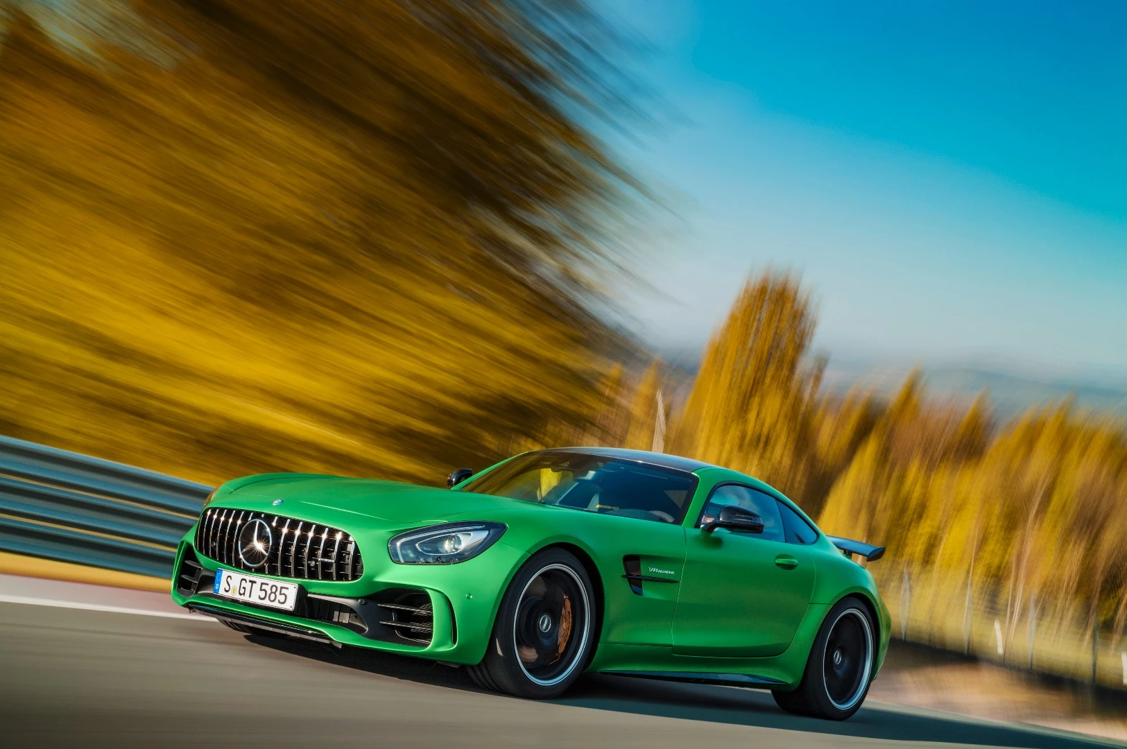 The GT R can accelerate to 62 mph in 3.6 seconds
