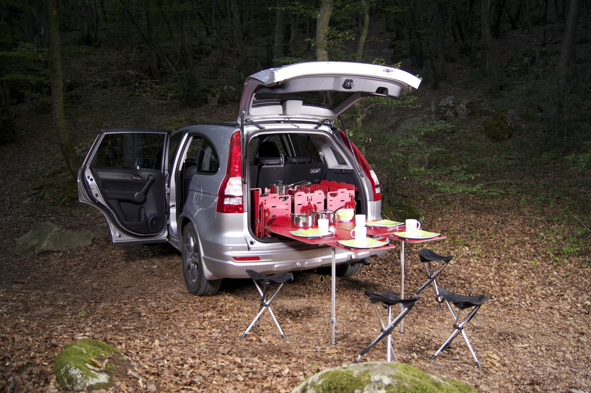 The SwissRoomBox EasyTech set up for dining in a Honda CR-V