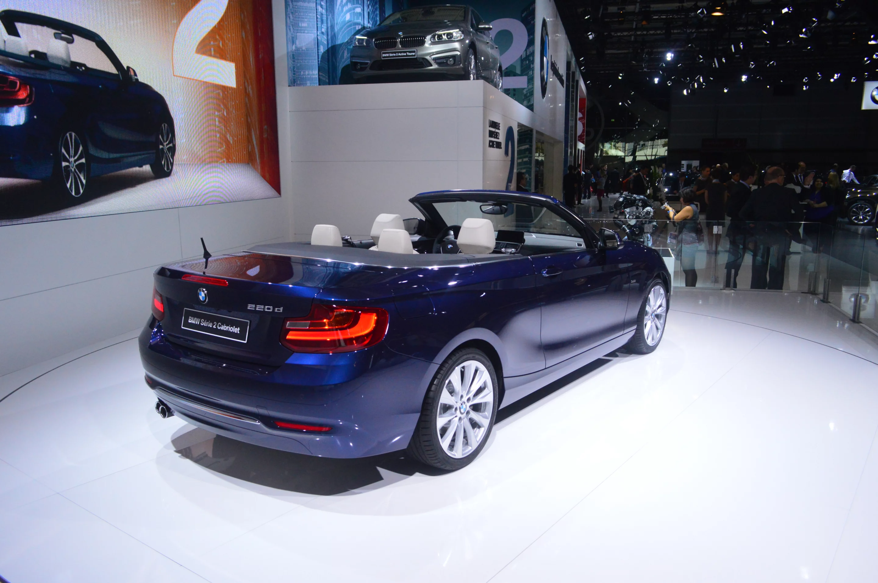 The new car is just over 4.4 m (14.5 ft) long, and 1.77 m (5.8 ft) wide (Photo: C.C. Weiss/Gizmag)