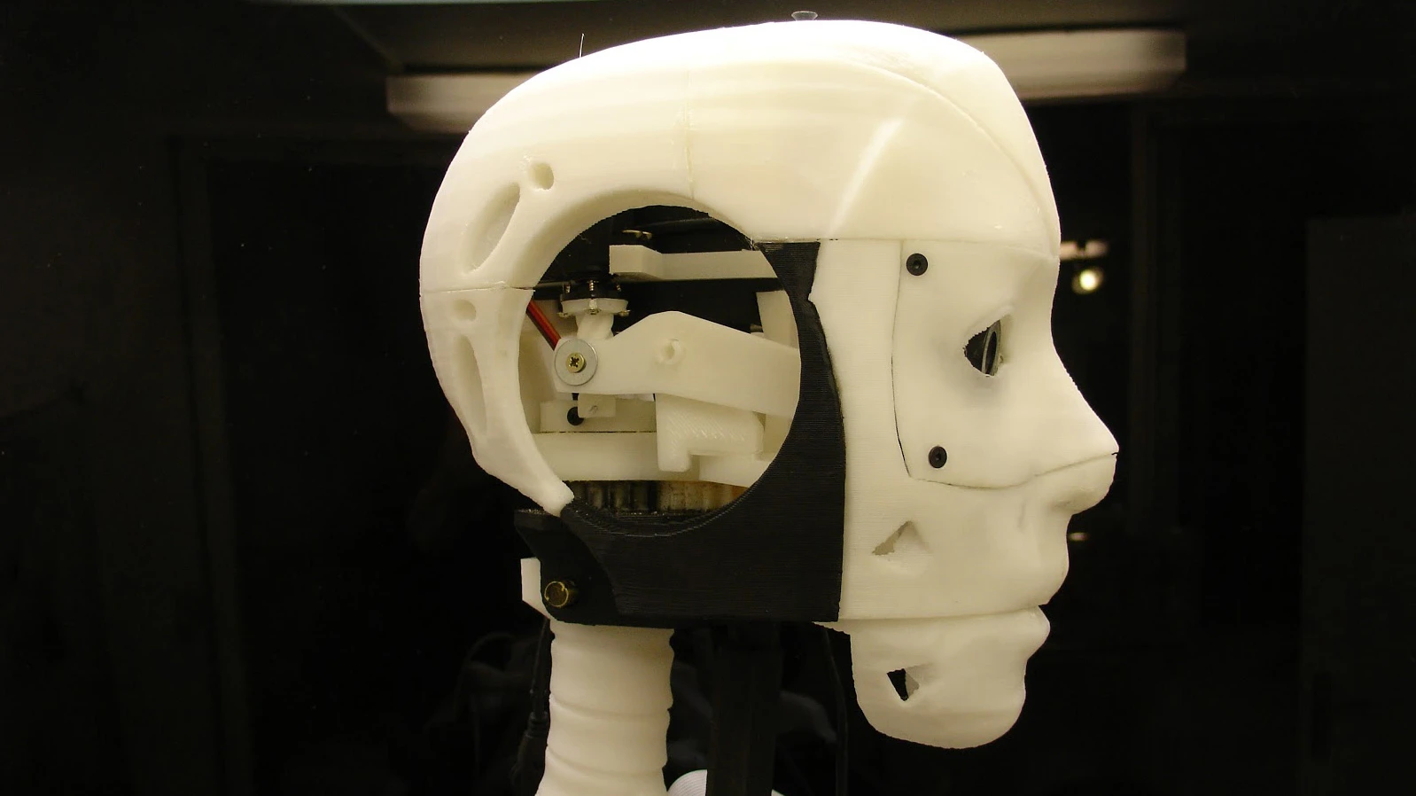 InMoov is an animatronic android designed and engineered by Gael Langevin