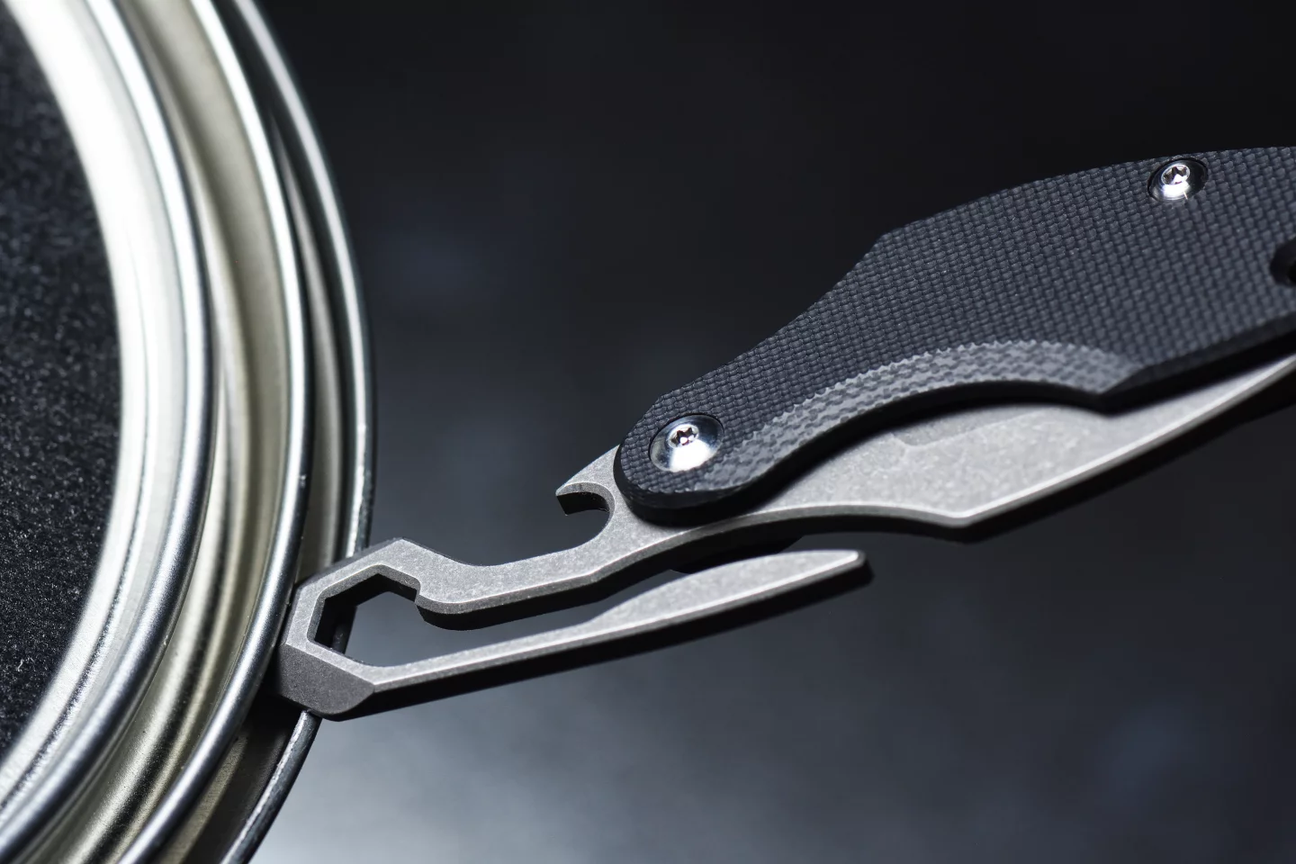 The Prylobite keychain knife features a pry bar