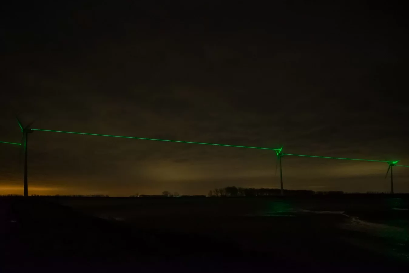 Windlicht combines the respective environmental and light installation elements of Studio Roosegaarde's Smog Free Tower and Waterlicht projects